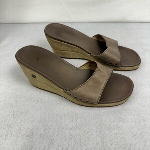 Gravis Burton Womens Sandals Size 7.5 Flip Flops Comfortable Leather Wedge